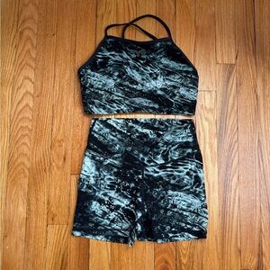 TYR Women’s Medium Bra/Shorts Set